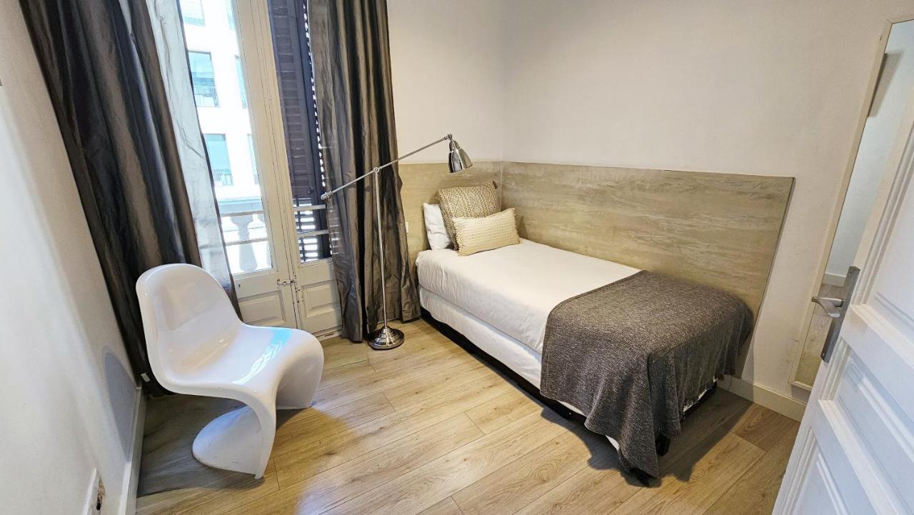 Click&Flat Seneca Suites บาร์เซโลนา ภายนอก รูปภาพ