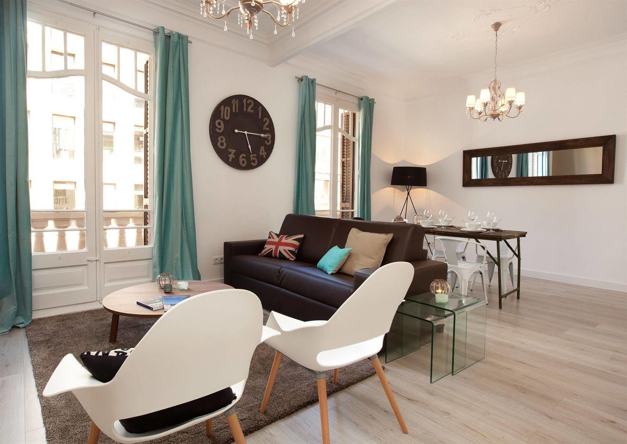 Click&Flat Seneca Suites บาร์เซโลนา ภายนอก รูปภาพ