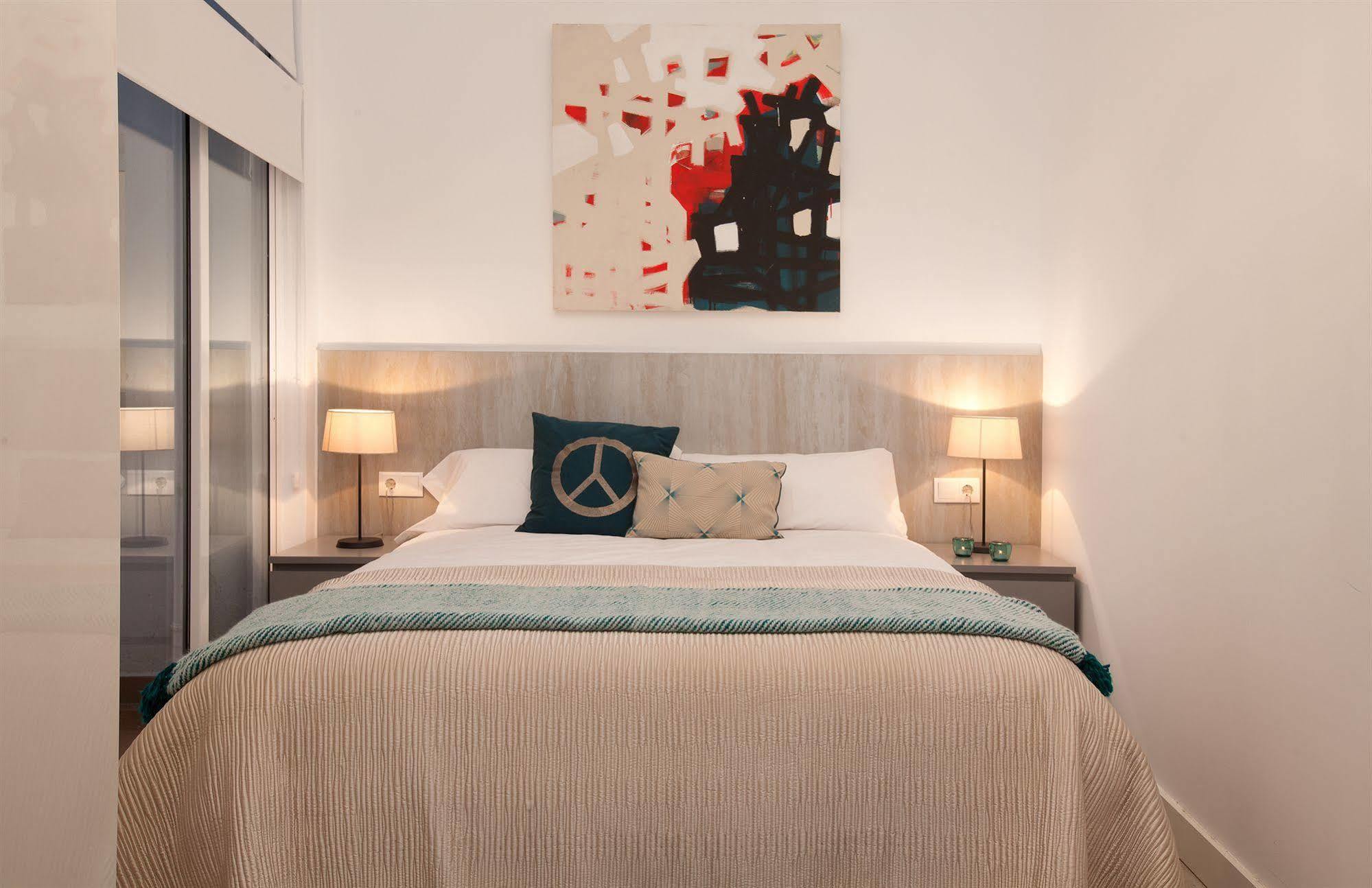 Click&Flat Seneca Suites บาร์เซโลนา ภายนอก รูปภาพ